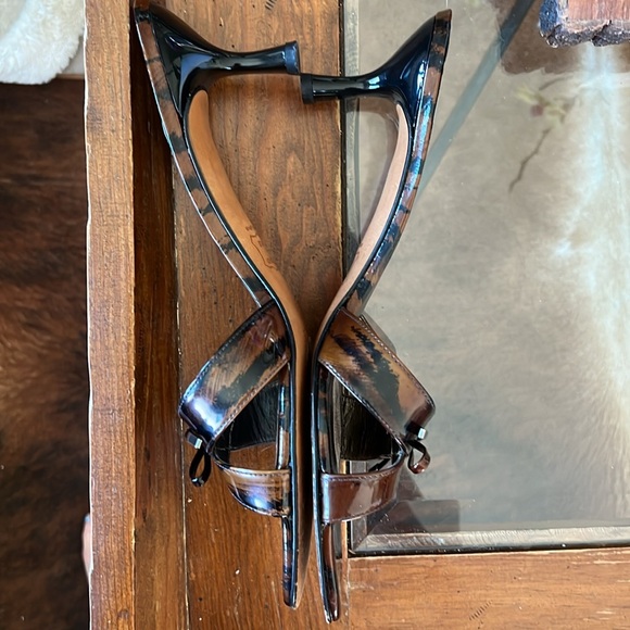 Stuart Weitzman Open Toe Kitten Heel - Picture 5 of 9